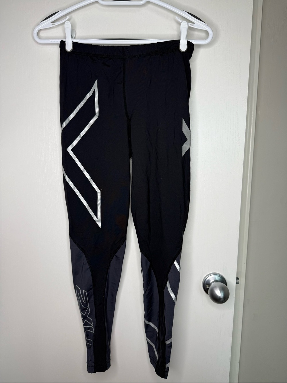 2XU Women's Black Compression Tights with Reflective Accents